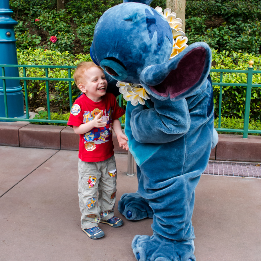 Rowan & Stitch – Hong Kong Disneyland